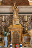 <center>Chapelle de saint Charles Borromée.</center>Copie en albâtre de la statue en bois de la Vierge à l’Enfant, de la chapelle du XIIIe siècle. Comme le bois de cette première statue était sombre, les fidèles l’appelaient « Notre-Dame la Brune ».