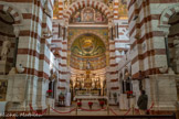 <center>Notre-Dame de la Garde</center>Le choeur. De chaque côté, les deux dernières chapelles de la nef, à gauche celle de Saint Joseph, à droite celle de Saint Pierre.