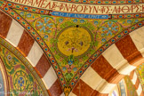 <center>Les pendentifs de la coupole de l'entrée</center>La vigne chargée de raisins.
