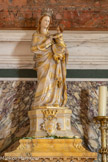 <center>Chapelle de saint Charles Borromée.</center>Copie en albâtre de la statue en bois de la Vierge à l’Enfant, de la chapelle du XIIIe siècle. Comme le bois de cette première statue était sombre, les fidèles l’appelaient « Notre-Dame la Brune ».
