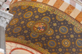<center>Transept gauche.</center>Le blason de Pie IX, pape de 1846 à 1878.