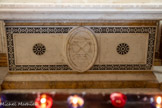 <center>Chapelle de saint Charles Borromée.</center>Chapeau de cardinal et crosse de l'évêque.