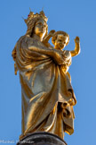 <center>La Vierge, vue de la montée des oratoires.</center>