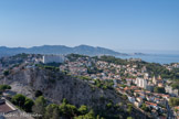 <center>Vue de Notre-Dame de la Garde.</center>Vue des terrasses supérieures. Le Roucas Blanc. Le massif des calanques : le plateau de l'Homme Mort, le sommet de Marseilleveyre, celui de Béouveyre et l'île Maïre et son Tiboulen
