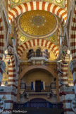 <center>Notre-Dame de la Garde</center>Les tribunes à l'entrée.