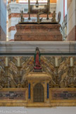 <center>Chapelle saint Roch.</center>Au dessus des autels, des reliquaires séparent les deux chapelles adjacentes.
