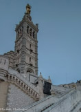 <center>Notre-Dame de la Garde</center>Le pont en position levée .