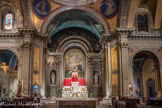 <center>L'église de La Trinité. </center> A gauche, l'absidiole avec la chappelle saint Serenus. A droite, l'absidiole avec la chapelle de la Vierge. Au centre le choeur à chevet plat avec le maître autel.