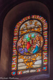 <center>L'église de La Trinité. </center> La nef est éclairée par des vitraux placés dans des fenêtres hautes. Côté gauche.