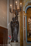 <center>L'église de La Trinité. </center> Chapelle des fonts baptismaux. Statue d'ange photophore. Crucifix, anges et candélabres et grille : bronze, fonte, fer forgé, Ateliers de la fonderie d'art de Val d'Osne (Paris) 1887