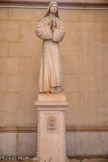 <center>Eglise des Réformés ou de saint-Vincent-de-Paul. </center>Cinquième chapelle de droite. Chapelle de l'Enfance Spirituelle.  Sainte Thérèse de l'Enfant-Jésus et  de  la Sainte Face, en pierre de Brouzet, par Louis Botinelly, bénite le 20 mars 1947.