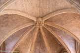 <center>Eglise des Réformés ou de saint-Vincent-de-Paul. </center>Clé de voûte du choeur. La Sainte Trinité.