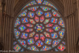 <center>Eglise des Réformés ou de saint-Vincent-de-Paul. </center>Rosace de la façade. La rose de l'espérance ou rose de l'apocalypse. Au centre, l'agneau aux sept sceaux, entouré de huit apôtres en séraphins en rouge et les allégories des quatre évangélistes. Autour, des rois musiciens. 2024.