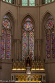 <center>Eglise des Réformés ou de saint-Vincent-de-Paul. </center>Les vitraux derrière le maître-autel.