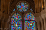 <center>Eglise des Réformés ou de saint-Vincent-de-Paul. </center>Collatéral de gauche. Première chapelle. Amédée Didron entre 1884 et 1885. Le vitrail raconte la vie de Saint Jean-Baptiste.  En haut, sa mise au tombeau.