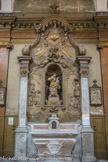 <center>Eglise Saint Théodore. </center>La statue de St Antoine de Padoue (XVII) a été longtemps l'objet d'une procession. Elle le représente avec l'Enfant Jésus tenant lire la bible avec lui.