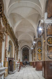 <center>Eglise Saint Théodore. </center>Bas-côté gauche, avec au fond, la chapelle de la Vierge.