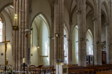 <center>L'église Saint-Michel-Archange </center> L'avant dernière chapelle n'existe plus, photo de 2012. Les piliers portent les croix de consécration.