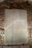 <center>Les travées des cryptes. </center>Cela suffit à ruiner la tradition, attestée depuis le XVIIe siècle au moins, qui faisait d’Eusebia la victime d’un raid des Sarrasins au VIlle siècle : préférant le martyre au déshonneur, elle et ses compagnes se seraient coupé le nez pour échapper à leur convoitise, chose que commémorait, disait-on, le portrait mutilé ornant le sarcophage sous-jacent qui passait pour contenir ses restes. Pourtant - autre impossibilité pour cette tradition - le sarcophage est attribuable au IVe siècle et surtout le buste qui figure dans le médaillon au centre de la cuve est celui d’un homme.