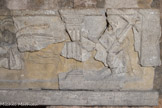 <center>Sarcophage du Christ en gloire.</center>et Pierre portant la croix monogrammatique, font le geste de l'acclamation ou du témoignage.