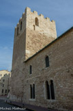 <center>L'abbaye Saint-Victor.</center>Salle du XIVe, qui est actuellement la chapelle du Saint-Sacrement. Sur la tour d'Isarn, on voit les traces d'appui du pignon du logis abbatial.