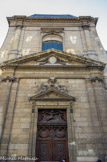 <center>Saint Nicolas du Chardonnet. </center>Parmi ses paroissiens célèbres, le peintre Charles Le Brun dessina le portail ouest du transept.
