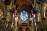 <center>Cathédrale Américaine de la sainte Trinité. </center> Le grand orgue construit en 1887 par le prestigieux facteur d'orgues parisien Aristide Cavaillé-Coll, fut accompagné en 1970 d'un plus petit orgue (incomplet), dans le fond de la nef. Les drapeaux sont ceux des 50 états.
