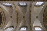 <center>Eglise Saint-Louis-en-l'Île</center> La nef est coiffée d’une voûte en berceau, décorée d’arcs doubleaux et pénétrée de lunettes qui abritent les fenêtres hautes.