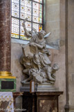 <center>L'église Saint-Paul-Saint-Louis</center>«L'ange de la Religion fouettant l'idôlatrie» de Jean-Joseph Vinache (1745). (Hommage à saint François-Xavier)