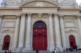 <center>L'église Saint-Paul-Saint-Louis</center>La porte centrale de la façade est du XIXe siècle. La façade comporte trois niveaux : les deux premiers, d'ordre corinthien ;