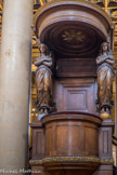 <center>Église Notre-Dame-de-Lorette. </center>La chaire à prêcher est en chêne. Elle a été créée par Elshoëcht.
Deux grands séraphins soutiennent l'abat-voix.