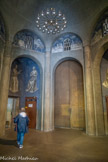 <center>L’Eglise du Saint-Esprit. </center> Le narthex et ses fresques en camaïeu gris
des époux Untersteller.
