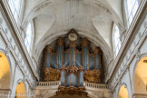 <center>Église Saint-Roch. </center> L'orgue initial, dont le buffet est le seul vestige, fut construit en 1752 par Louis-Alexandre Clicquot, remanié par son fils le célèbre François-Henri Clicquot en 1769, détérioré à la Révolution et reconstitué par Pierre-François Dallery, son successeur, en 1826.