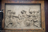 <center>Église Saint-Roch. </center> Chapelle Saint François de Sales. Chemin de croix : Jésus accablé d’outrages. Plâtre de Louis Pierre Deseine. (1805)