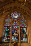 <center>Église Saint-Germain-l'Auxerrois.</center> Vierge de Pitié. Dans les deux trèfles de chaque côté sont représentés les instruments de la Passion : la lance, l’éponge, le roseau et les verges de la flagellation. Vitrail de Maréchal de Metz et de Gugnon, datant de 1847.