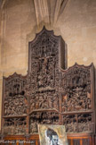 <center>Église Saint-Germain-l'Auxerrois.</center> Un monumental retable flamand en bois verni, d'origine anversoise, datant du début du XVe siècle se trouve dans la chapelle Notre-Dame de Compassion. Il s'agit d'un don du comte de Montalivet, ministre de Louis-Philippe.