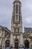 <center>Église Saint-Germain-l'Auxerrois.</center>Beffroi construit seulement au XIXe siècle entre l'église et la mairie du 1er arrondissement.