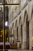 <center>L'église Saint-Séverin. </center> Les trois premières travées de la nef datent du XIIIe siècle, les piliers sont des colonnes monocylindriques à chapiteaux floraux. Puis suivent les quatre dernières travées (gothique du XVe siècle) : arcades ogivales plus étroites que dans les premières travées et colonnes à gorges.