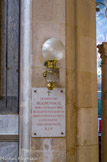 <center>Saint-Etienne-du-Mont </center>Entrée de la chapelle de la Vierge. Sur le pilier de droite, une plaque rappelle que Blaise Pascal mort le 19 août 1662 sur le territoire de la paroisse est inhumé ici.
