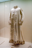 <center>Le musée Napoléon Ier.</center> On en conserve la tunique, qui a perdu ses franges d'or, du tailleur Chevallier et du brodeur Picot.
