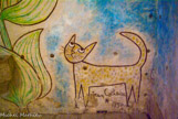 <center>Milly la Forêt.</center>Chapelle Saint-Blaise-des-Simples. La signature de M. Jean Cocteau est placée entre les pattes d'un chat médiéval qui convoite l'ange parce qu'il libère le Christ et que ses ailes lui donnent l`apparence d'un oiseau.