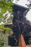 <center>Le cyclop.</center>Au coeur de la forêt de Milly se cache Le Cyclop, oeuvre monumentale (22,50 mètres de haut, 350 tonnes d'acier), construite en secret pendant plus de 20 ans par le sculpteur suisse Jean Tinguely, sa femme Niki de Saint Phalle et plusieurs de leurs amis artistes, invités à participer à cette grande aventure.