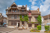 <center>Moret sur Loing.</center>