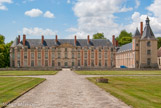 <center>Château de Fleury-en-Bière. </center> Privé, classé à l'inventaire des monuments historiques pour le parc, les communs, la toiture. Les époques de construction sont du XIIe, du XVIe et du XVIIIe siècle (année 1770, 1782). C'est dans ce château que fut créée en 1857 l'Œuvre des campagnes.
Le Parc a été réaménagé par Jean-Baptiste Chaussard en 1769.
