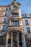 <center>Enghien-les-Bains. </center> Immeuble « rococo »,  typique des années 1900, rue du Général-de-Gaulle.