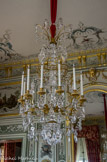 <center>Le château de Champs-sur-Marne. </center>Salon Chinois. Au centre, un magnifique lustre en cristal de roche renforce la solennité de la pièce.