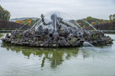 <center>Le château de Champs-sur-Marne. </center>Le bassin de Scylla s’inspire d’un dessin de Le Brun destiné au domaine de Sceaux.