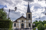 <center>Eglise saint Vigor</center>En 1688, la construction de son château à Marly étant achevée, Louis XIV ordonne à son architecte Jules Hardouin-Mansart, aidé de son beau-frère Robert de Cotte, d'édifier une nouvelle église financée sur ses deniers personnels.
Ainsi fut créée la paroisse de Marly-le-Roi, regroupant ce qui jusque-là, s'appelait « Le Bourg » et « Le Chatel ».
Dédiée aux saints Vigor et Etienne, elle a été consacrée le premier avril 1689.
Saint-Vigor est la seule église rurale construite par Jules Hardouin-Mansart.