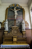 <center>Eglise saint Vigor</center>Le Christ en croix repose sur un support qui est le dossier du siège qu’occupait Louis XIV à l’église.