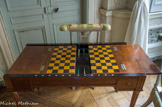 <center>Maisons Laffite.</center> Ancien appartement de la Renommée au XVIIème. Salon de jeux fin XVIIIème. Tables de jeux et table de tric-trac.